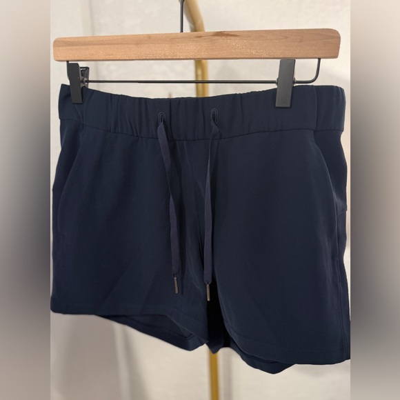 Lululemon On The Fly Woven Shorts 2.5” True Navy Drawstring - Picture 3 of 10